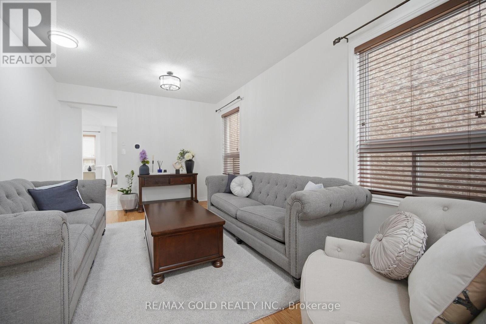 52 Watsonbrook Drive, Brampton, Ontario  L6R 0R3 - Photo 3 - W12964688