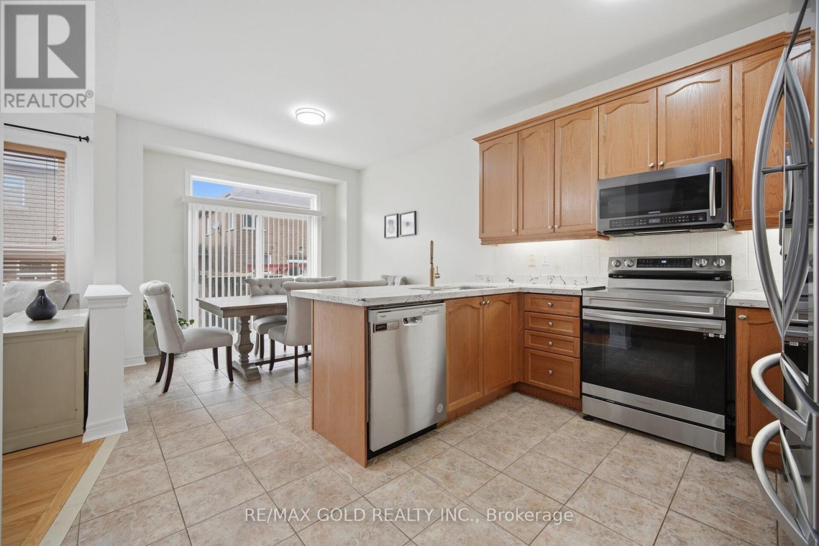 52 Watsonbrook Drive, Brampton, Ontario  L6R 0R3 - Photo 6 - W12964688