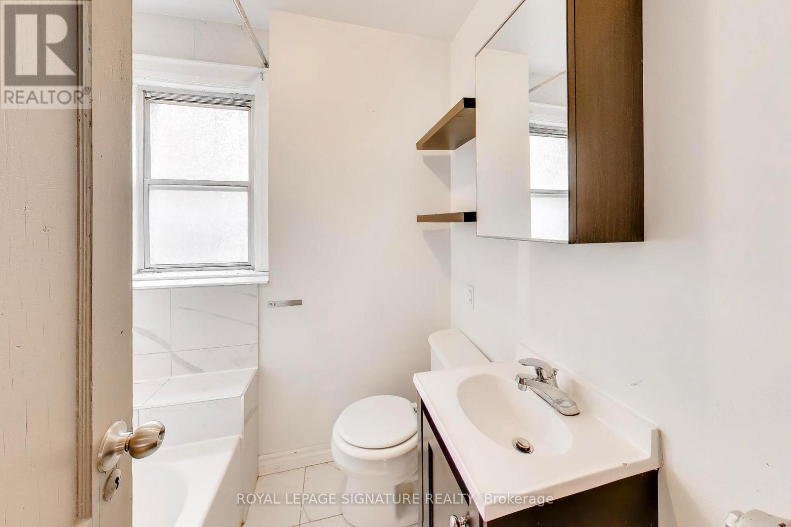 300 Concord Avenue, Toronto, Ontario  M6H 2P6 - Photo 15 - W12964712