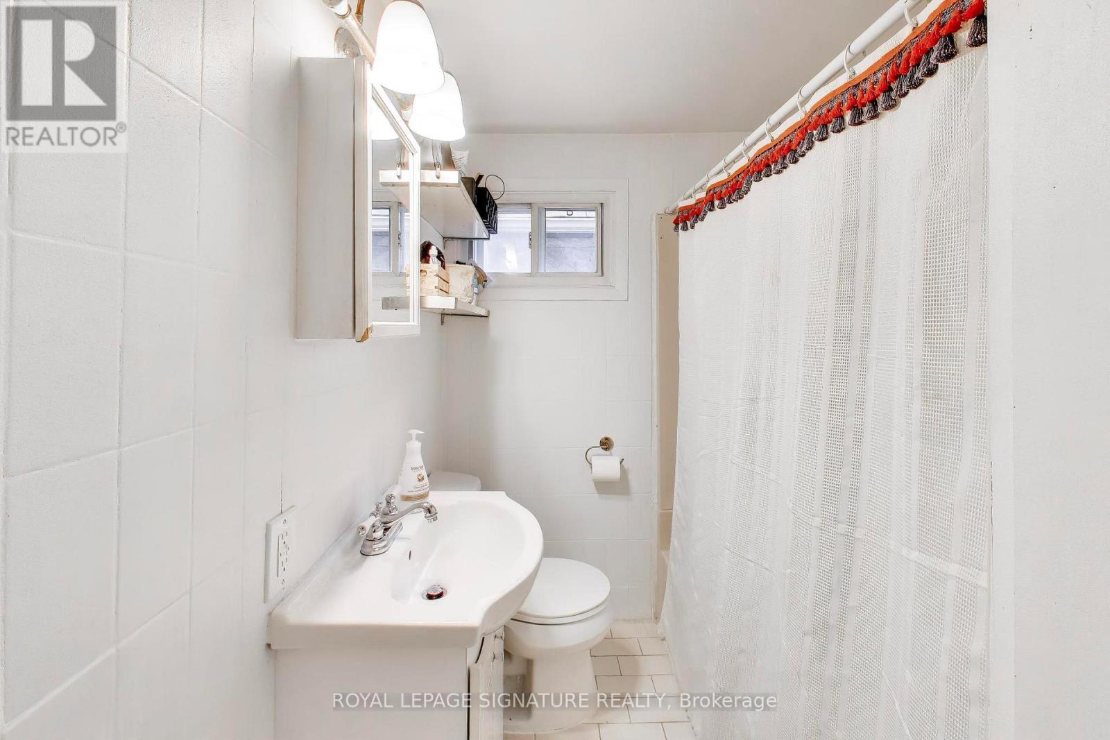 300 Concord Avenue, Toronto, Ontario  M6H 2P6 - Photo 9 - W12964712