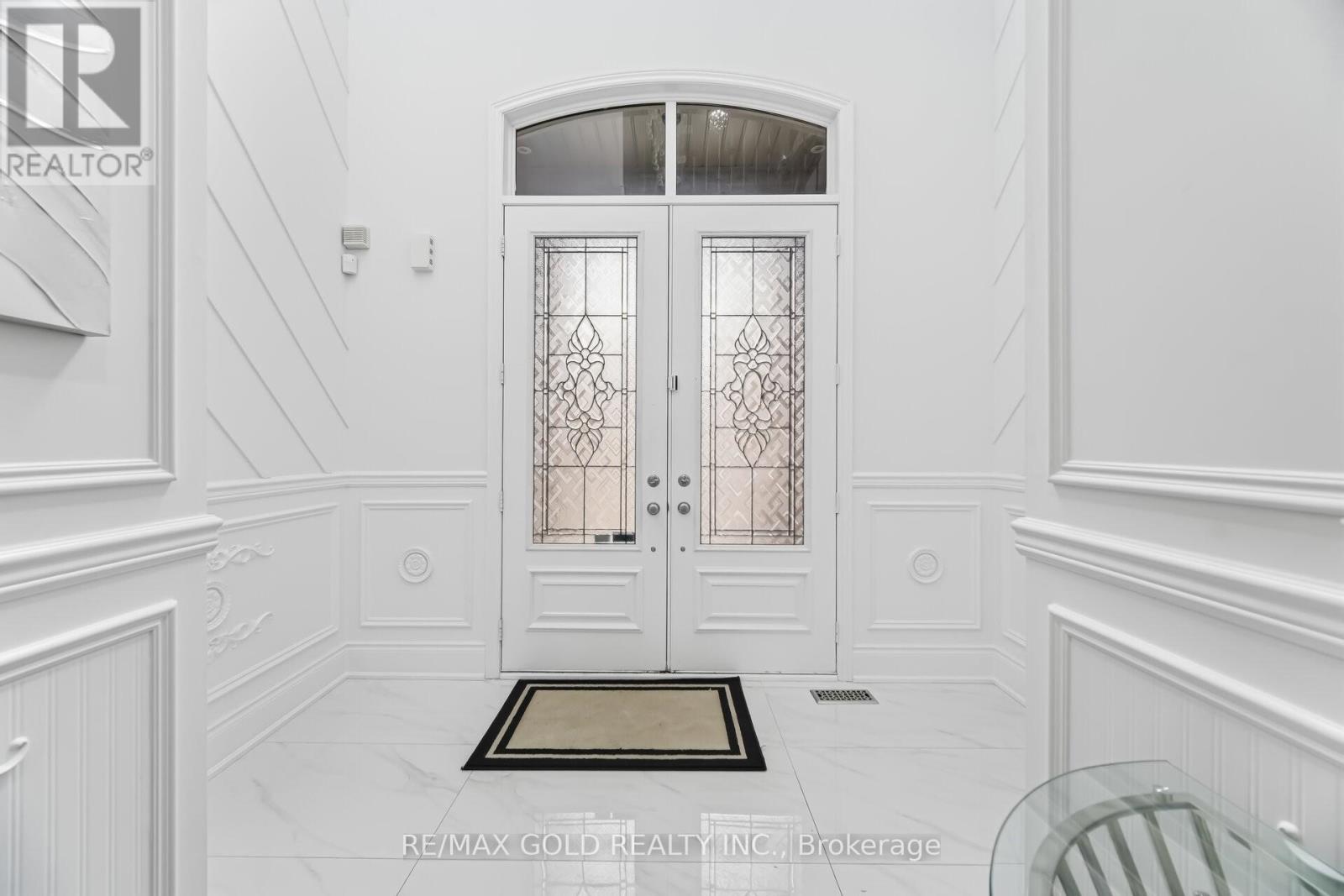 72 Midsummer Drive, Brampton, Ontario  L6P 3E4 - Photo 2 - W12964720