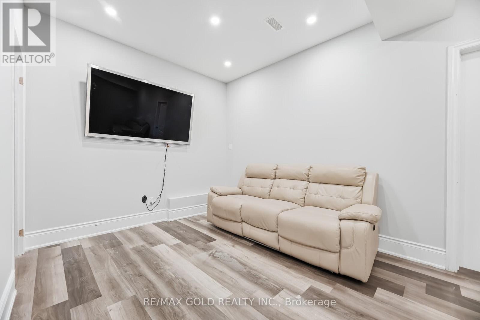 72 Midsummer Drive, Brampton, Ontario  L6P 3E4 - Photo 23 - W12964720