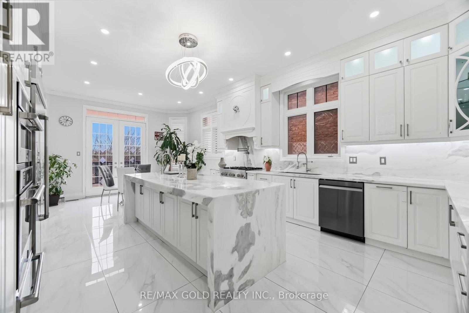 72 Midsummer Drive, Brampton, Ontario  L6P 3E4 - Photo 8 - W12964720