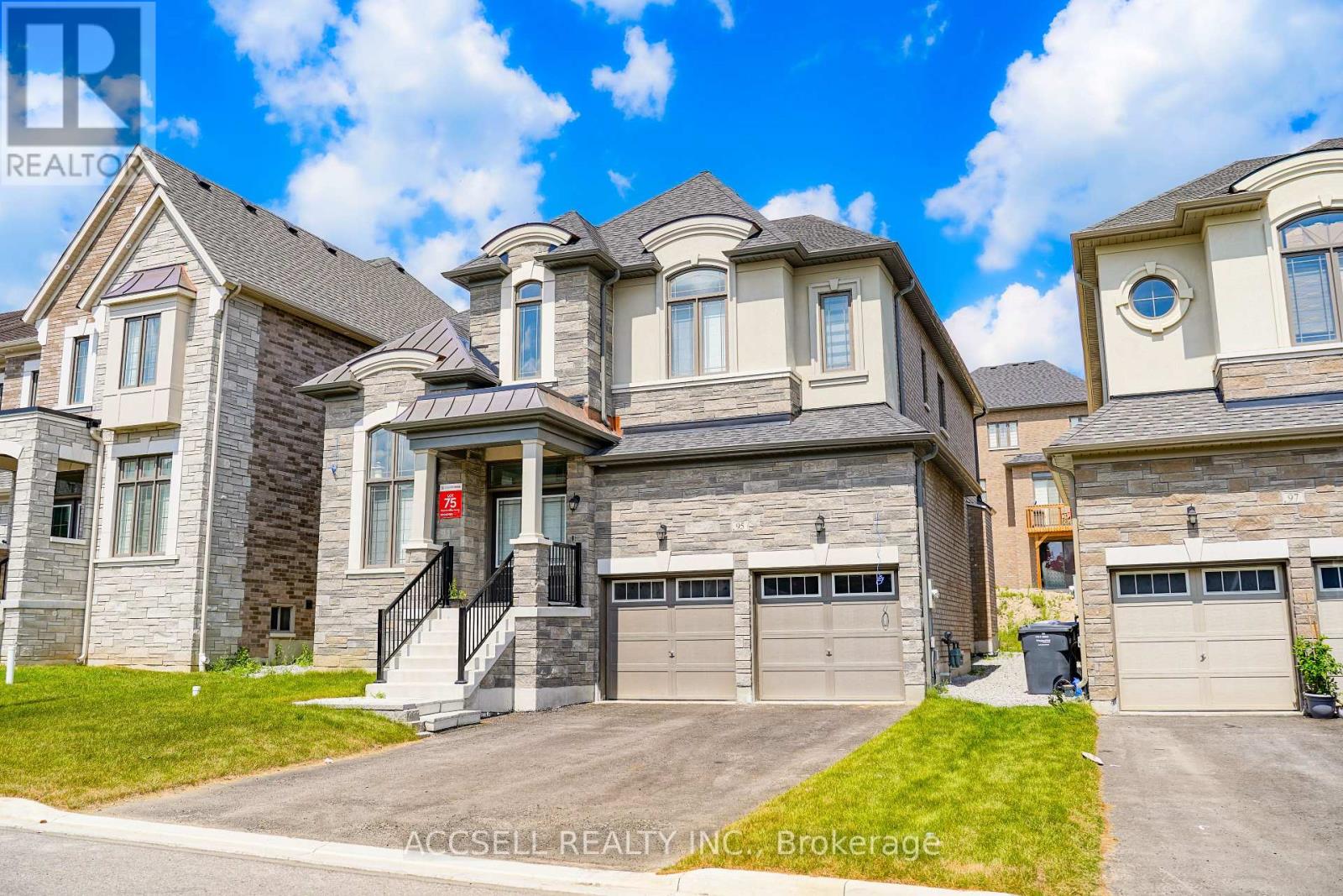 95 James Walker Avenue, Caledon, Ontario  L7C 4N1 - Photo 2 - W12964724