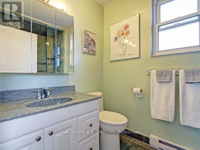 34 Agar Crescent, Toronto, Ontario  M9B 5A6 - Photo 11 - W12964736