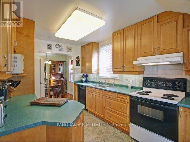 34 Agar Crescent, Toronto, Ontario  M9B 5A6 - Photo 5 - W12964736