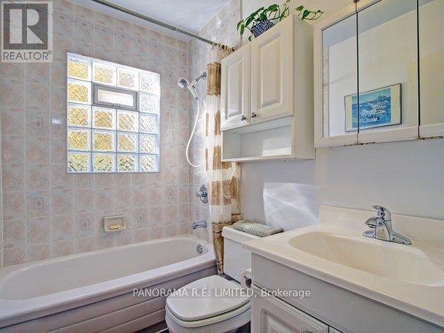 34 Agar Crescent, Toronto, Ontario  M9B 5A6 - Photo 6 - W12964736