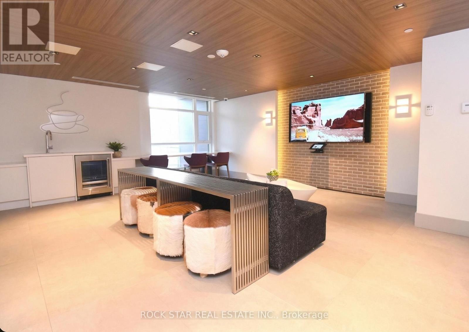 417 - 600 North Service Road, Hamilton, Ontario  L8E 5A7 - Photo 3 - X12964298