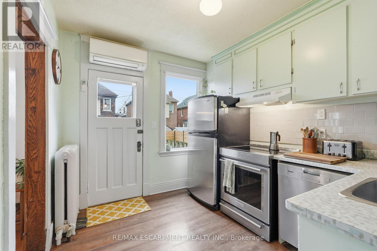 1 Rutherford Avenue, Hamilton, Ontario  L8M 1Y3 - Photo 11 - X12964374