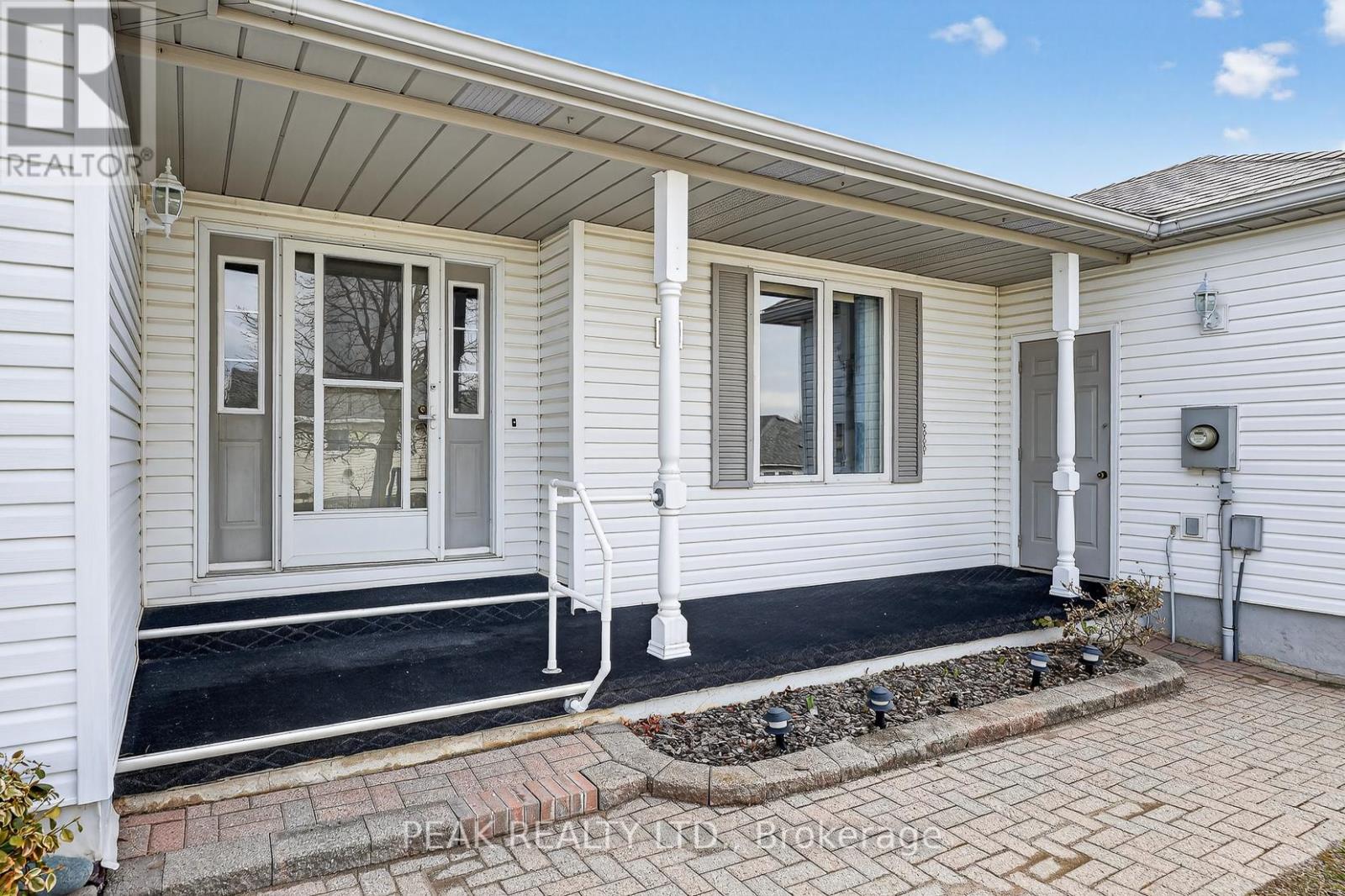 39 Summit Crescent, Wilmot, Ontario  N3A 2G4 - Photo 3 - X12964394