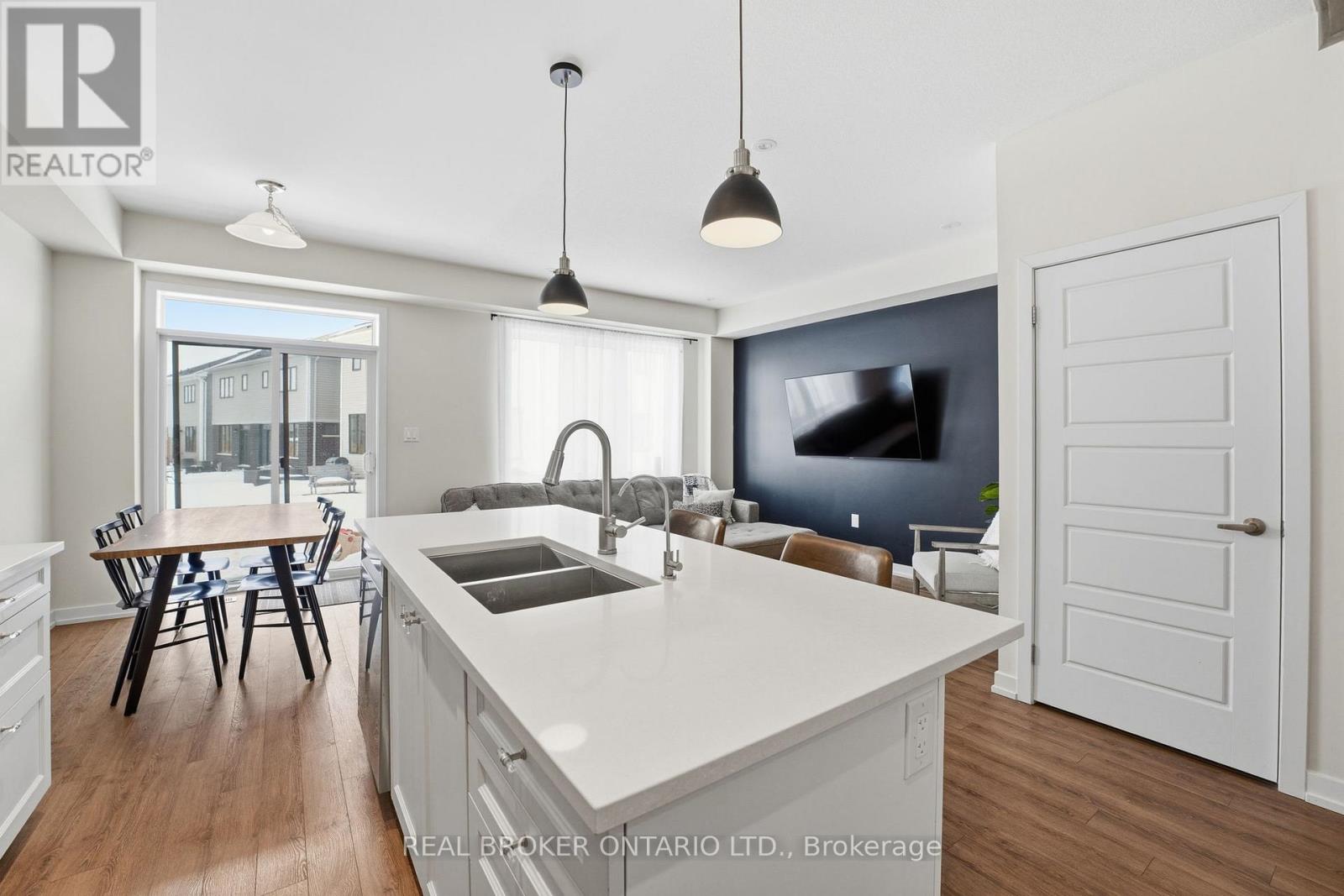 10 Owl Lane, Haldimand, Ontario  N3W 0G4 - Photo 15 - X12964442