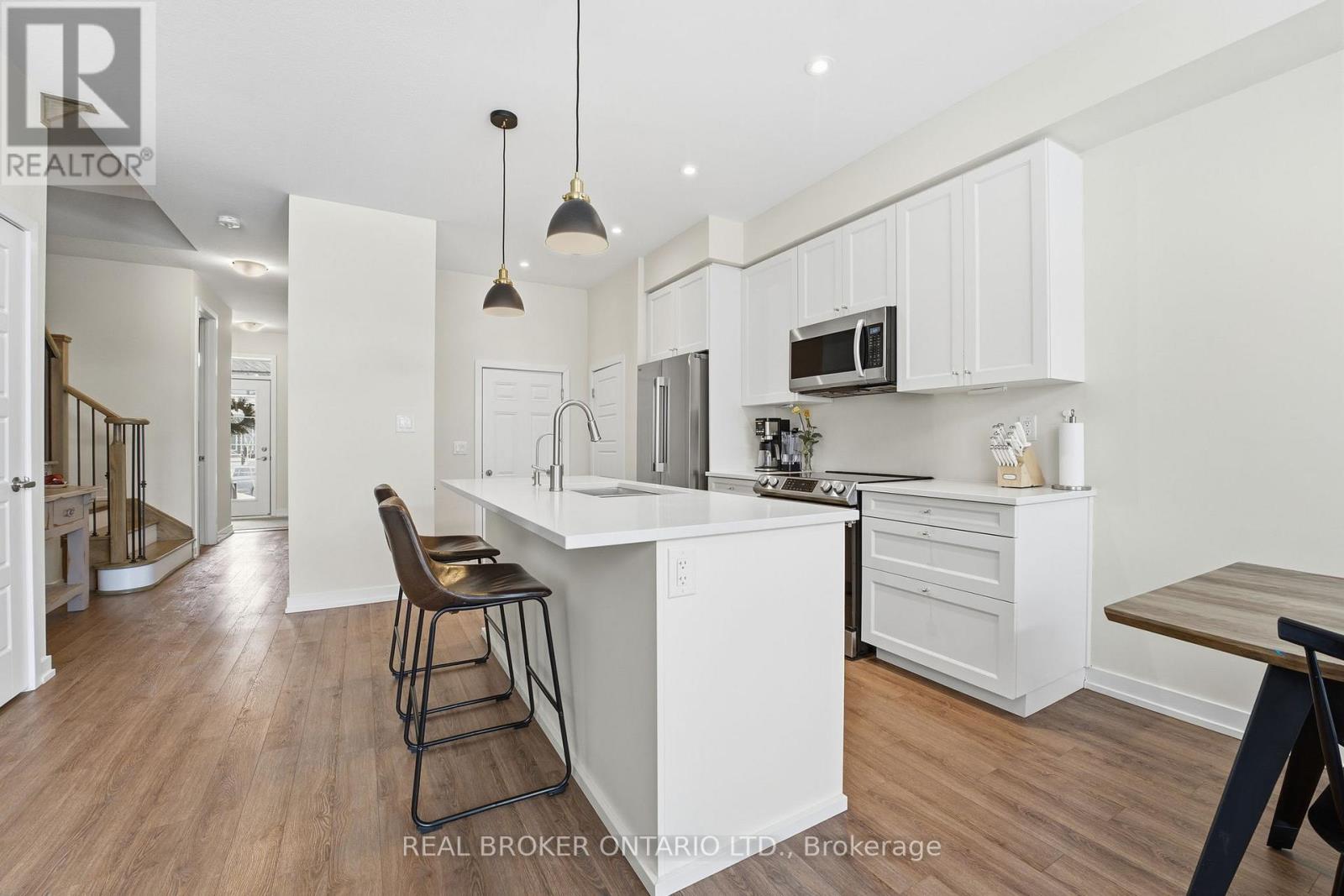 10 Owl Lane, Haldimand, Ontario  N3W 0G4 - Photo 6 - X12964442