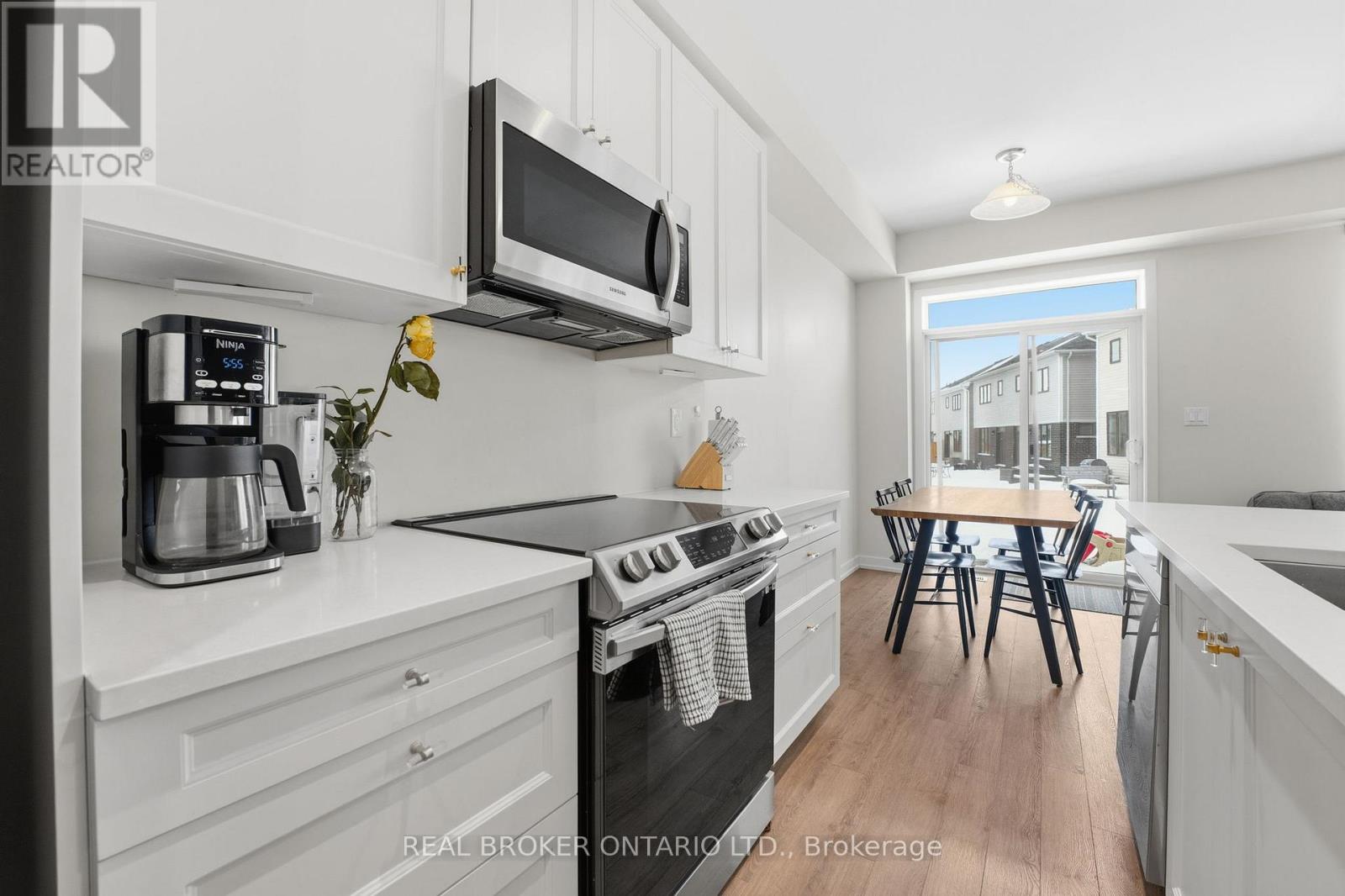 10 Owl Lane, Haldimand, Ontario  N3W 0G4 - Photo 9 - X12964442