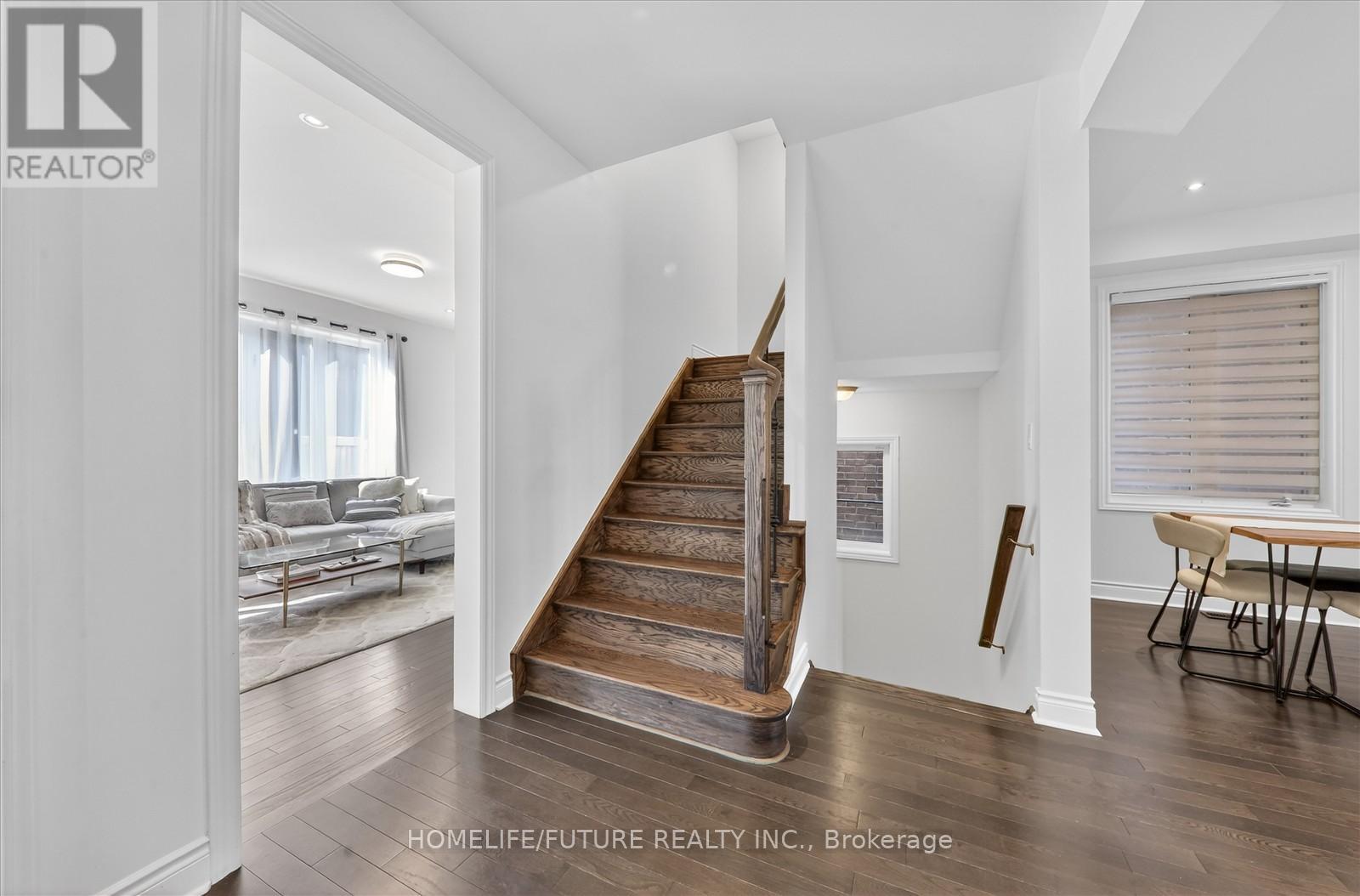 1016 Poppy Lane, Newmarket (Stonehaven-Wyndham), Ontario  L3X 3H6 - Photo 8 - N12962184