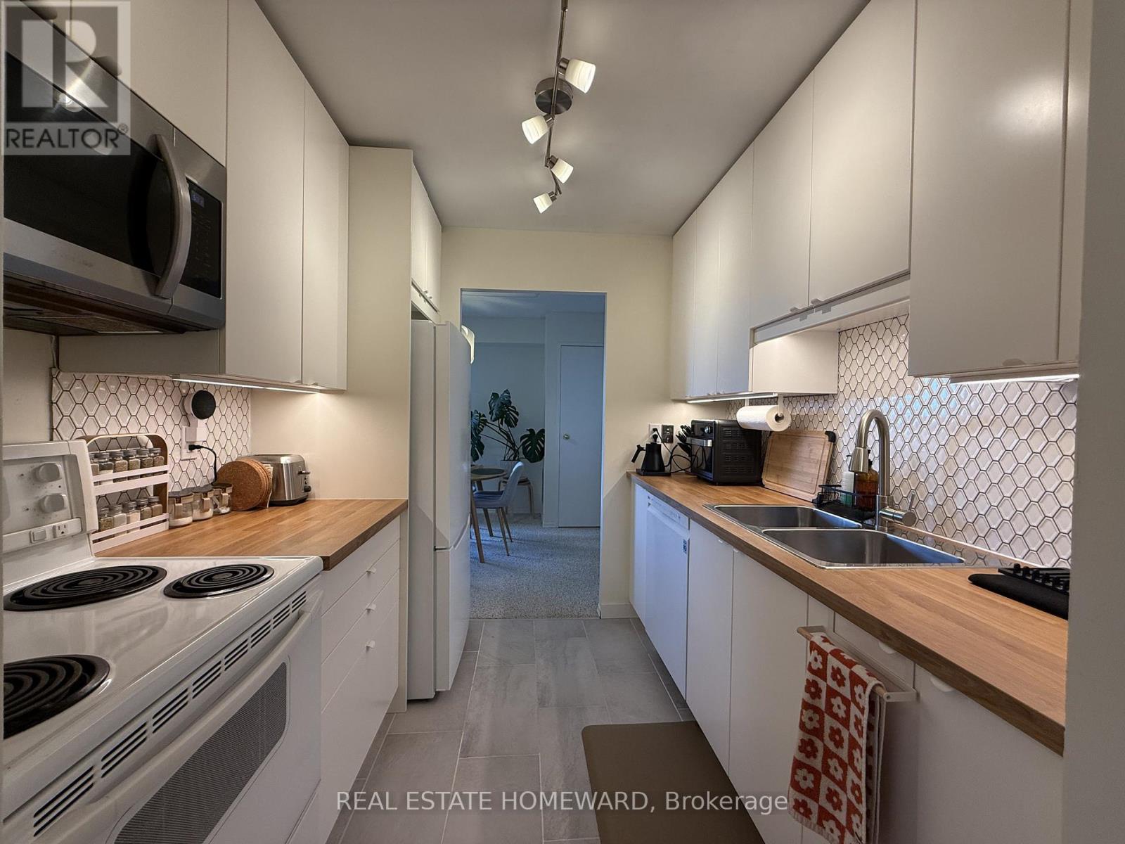 Photo 10 of 15 for 1505 - 860 Commissioners Road E