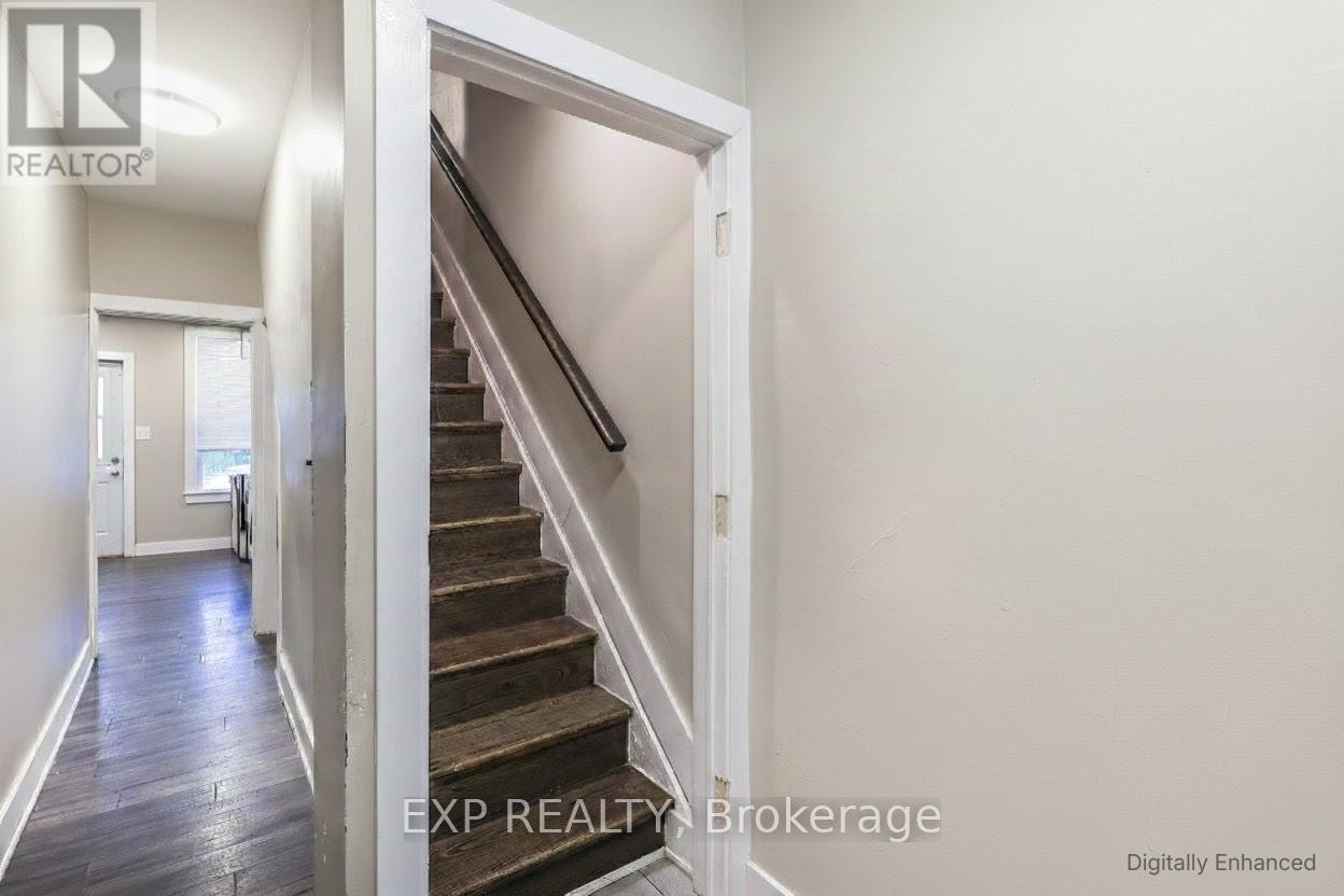 27 Ashley Street, Hamilton, Ontario  L8L 5S5 - Photo 3 - X12964568