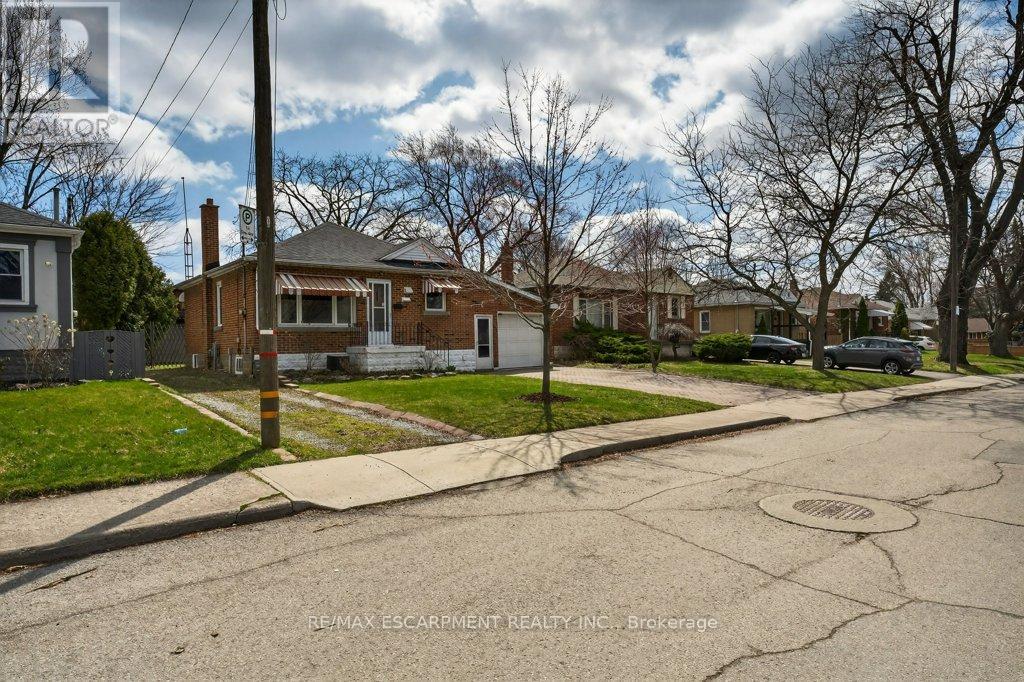 69 West 4th Street, Hamilton, Ontario  L9C 3M6 - Photo 7 - X12964606