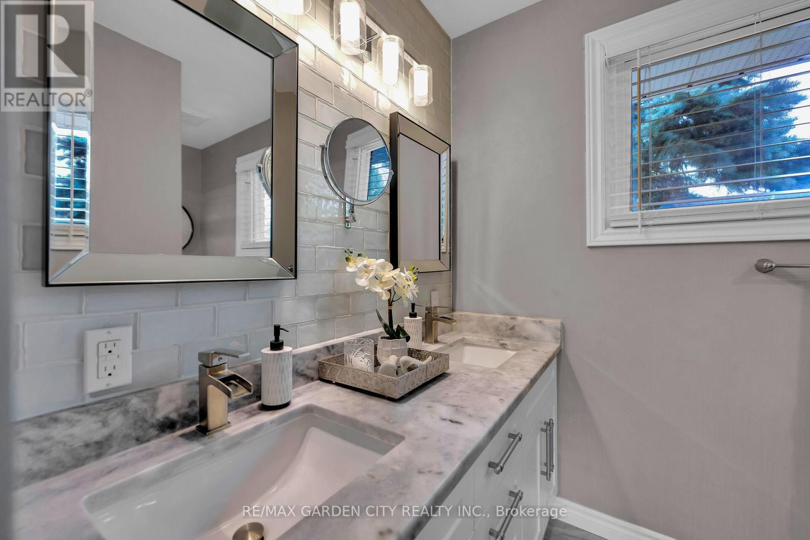 8 Bendamere Drive, Grimsby, Ontario  L3M 2N3 - Photo 12 - X12964662