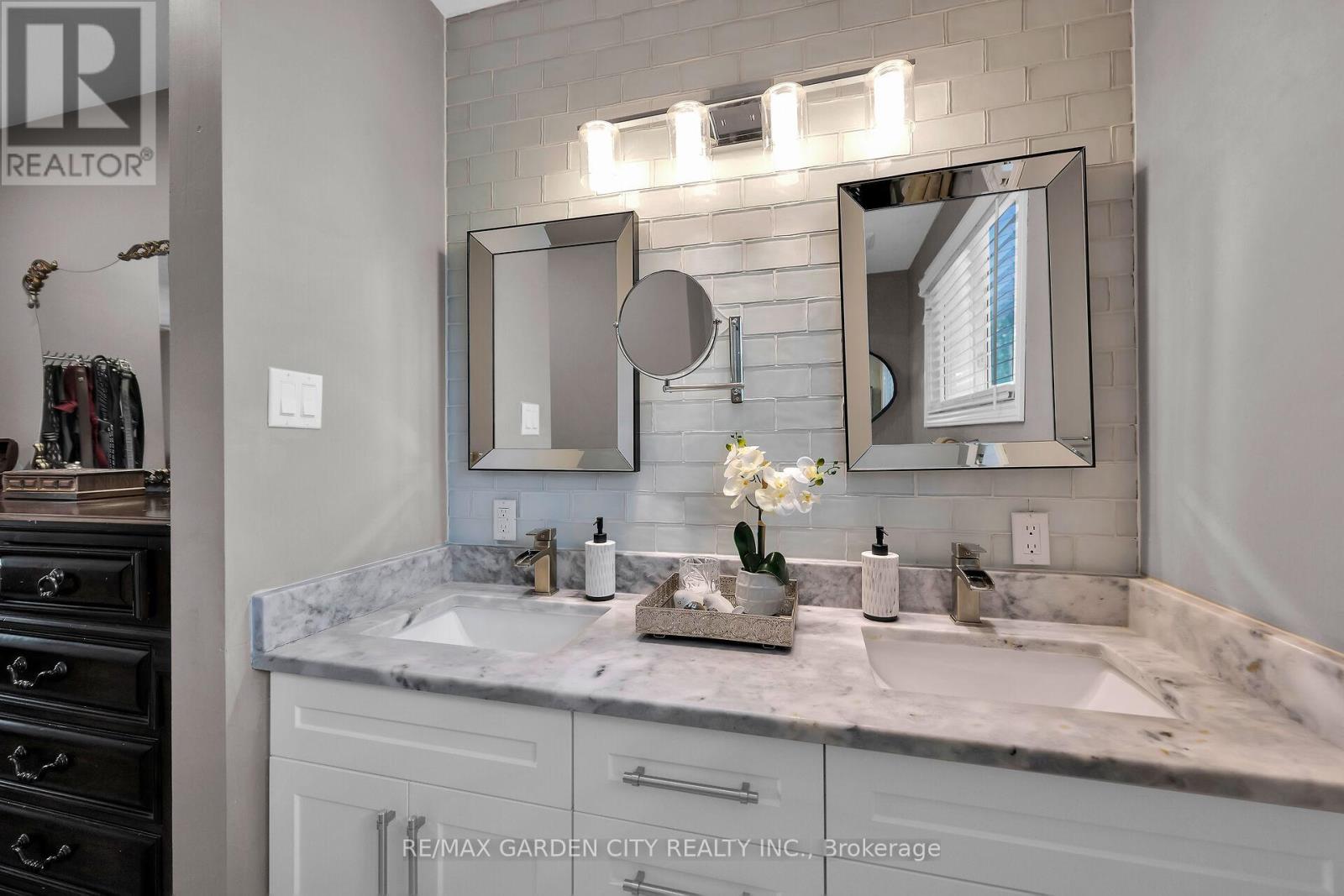 8 Bendamere Drive, Grimsby, Ontario  L3M 2N3 - Photo 13 - X12964662