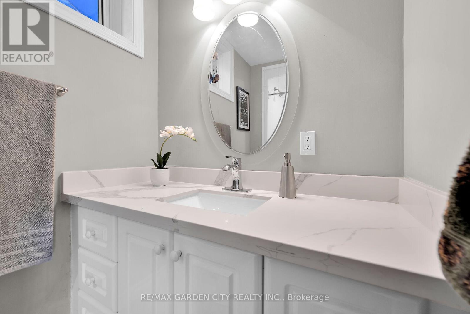 8 Bendamere Drive, Grimsby, Ontario  L3M 2N3 - Photo 21 - X12964662