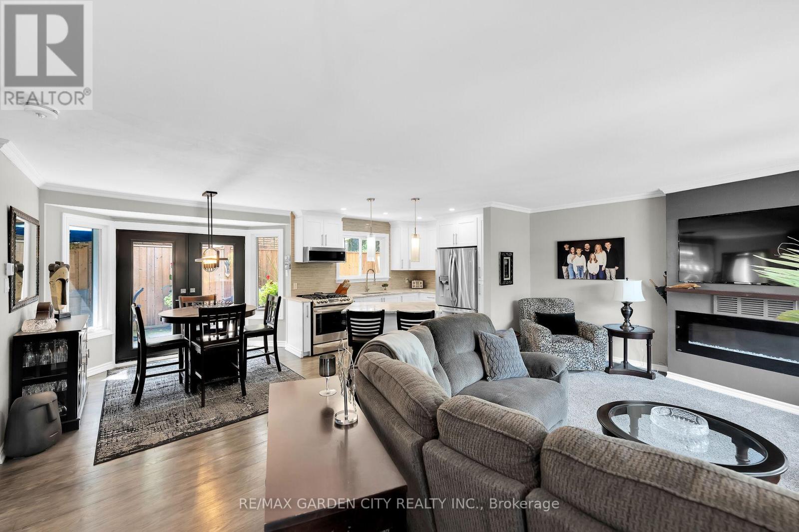 8 Bendamere Drive, Grimsby, Ontario  L3M 2N3 - Photo 5 - X12964662