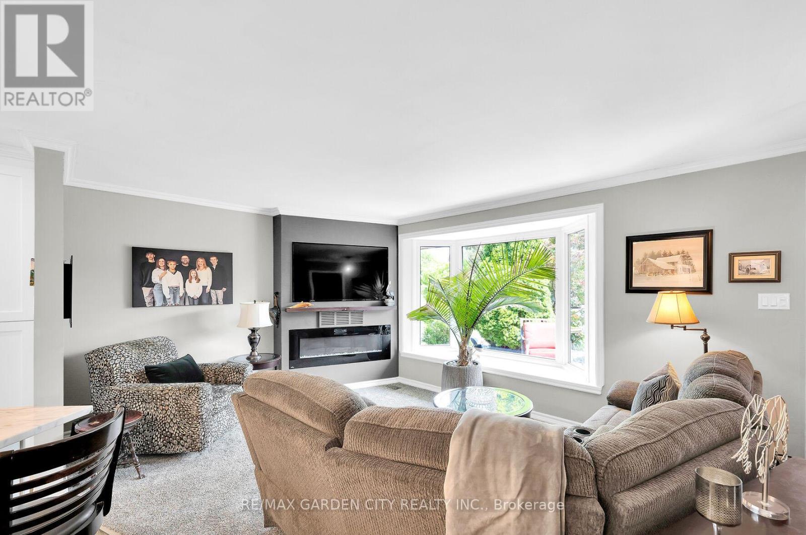 8 Bendamere Drive, Grimsby, Ontario  L3M 2N3 - Photo 9 - X12964662