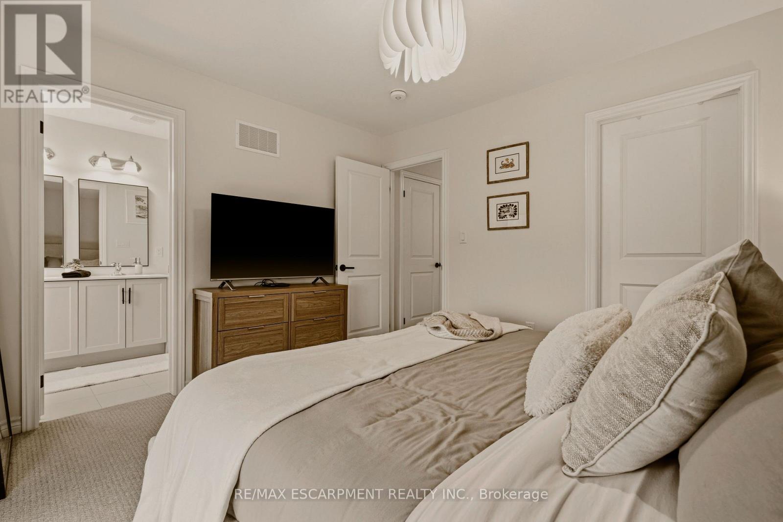 7 Cadwell Lane, Hamilton, Ontario  L9C 0E7 - Photo 34 - X12964666