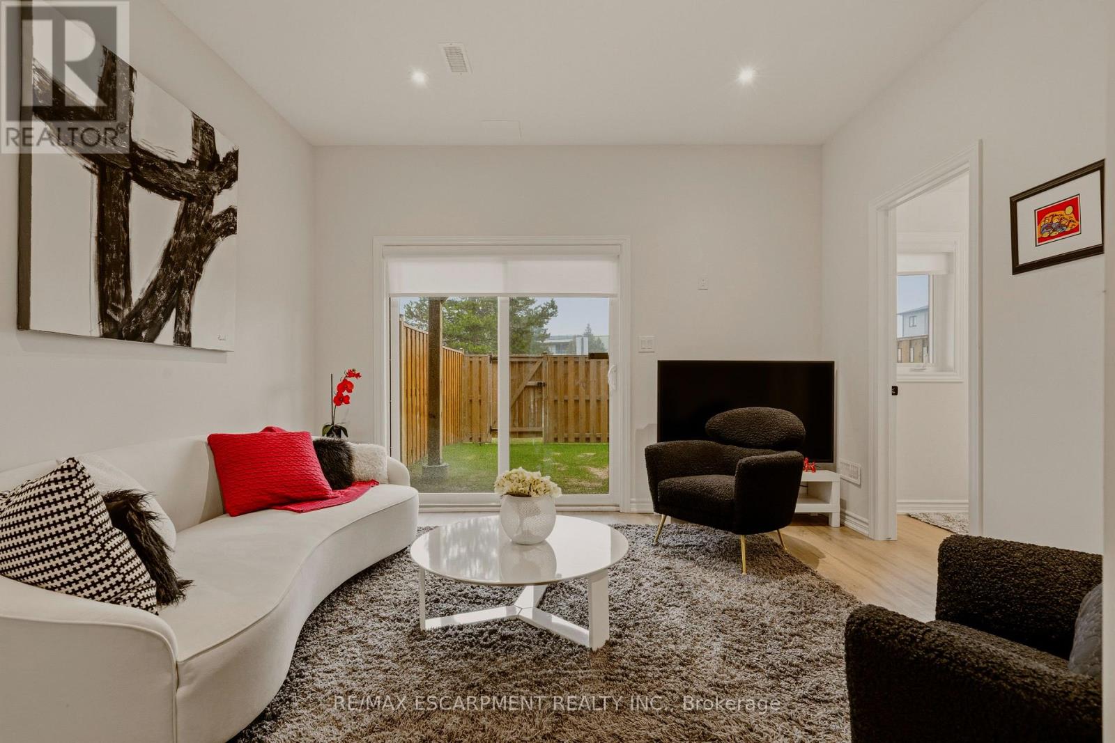 7 Cadwell Lane, Hamilton, Ontario  L9C 0E7 - Photo 5 - X12964666