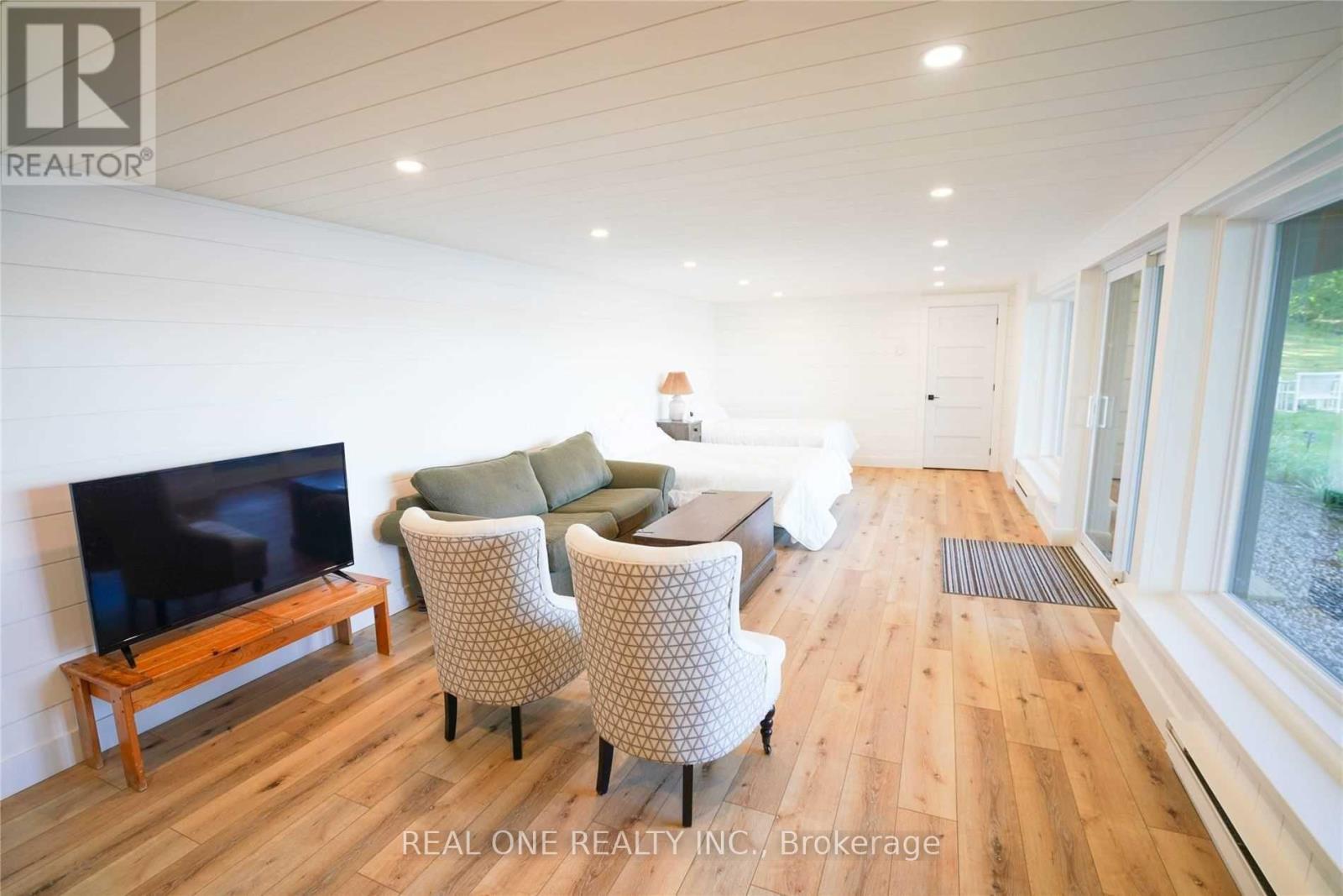 1 Muskoka Estates Road, Muskoka Lakes, Ontario  P0B 1J0 - Photo 21 - X12964734