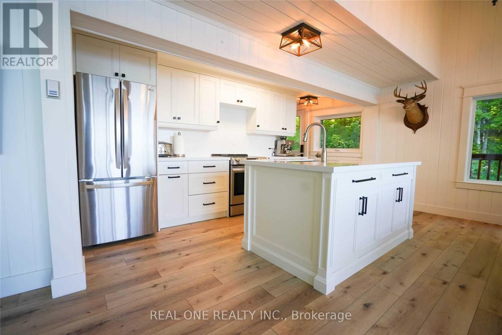 1 Muskoka Estates Road, Muskoka Lakes, Ontario  P0B 1J0 - Photo 7 - X12964734