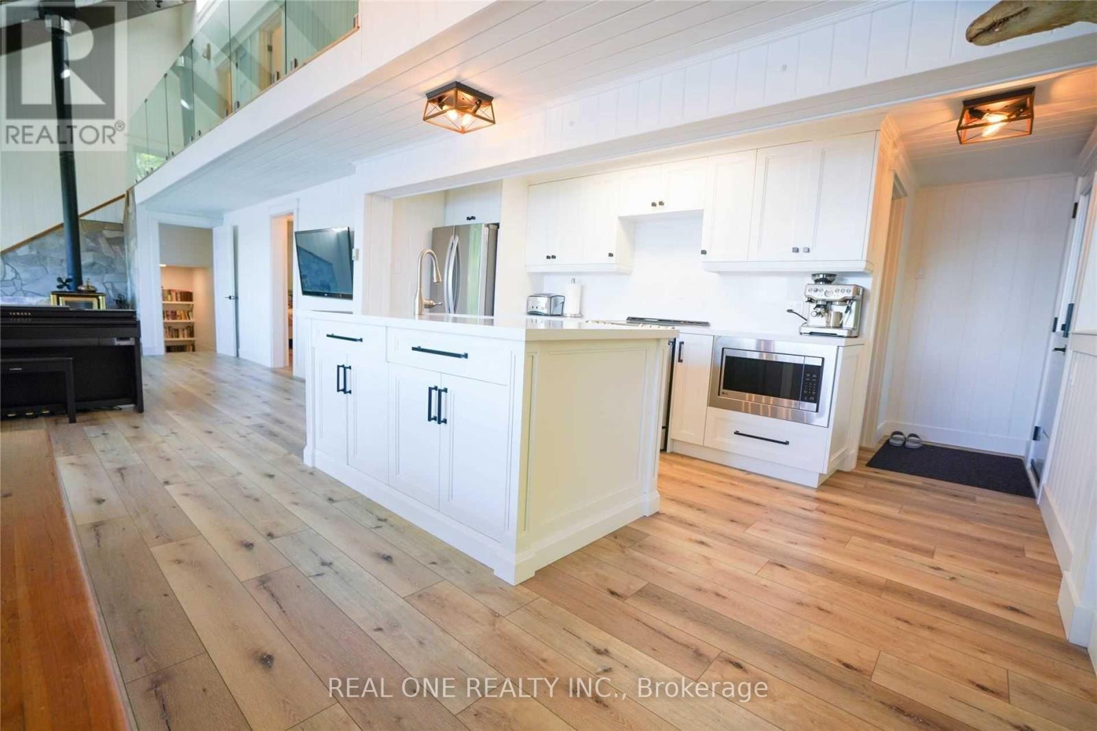 1 Muskoka Estates Road, Muskoka Lakes, Ontario  P0B 1J0 - Photo 9 - X12964734