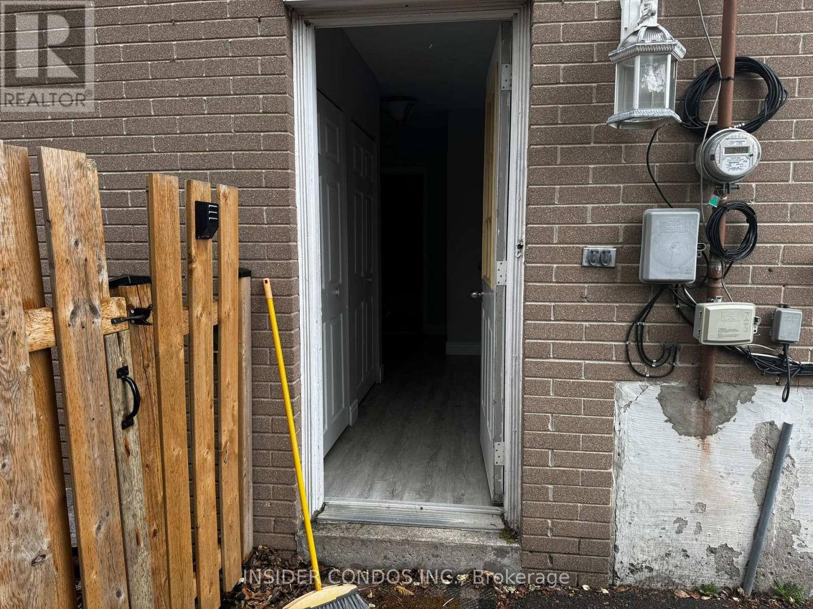 Basement - 49 Doncaster Drive, Brampton, Ontario  L6T 1S8 - Photo 2 - W12961582