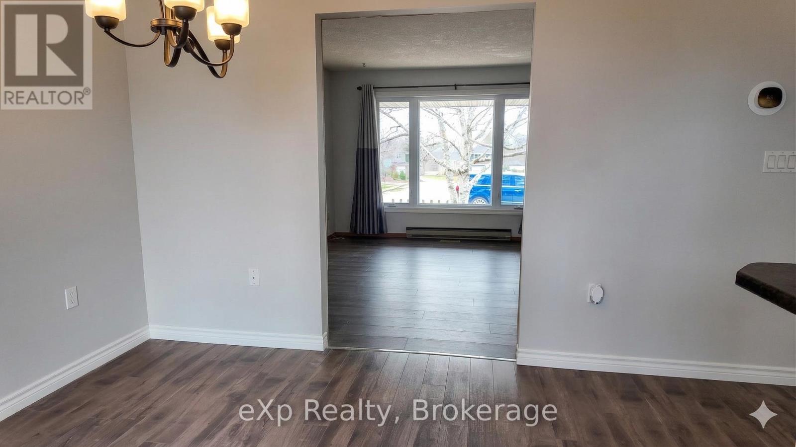 526 Thede Drive, Saugeen Shores, Ontario N0H 2C4 - Photo 5 - X12964894