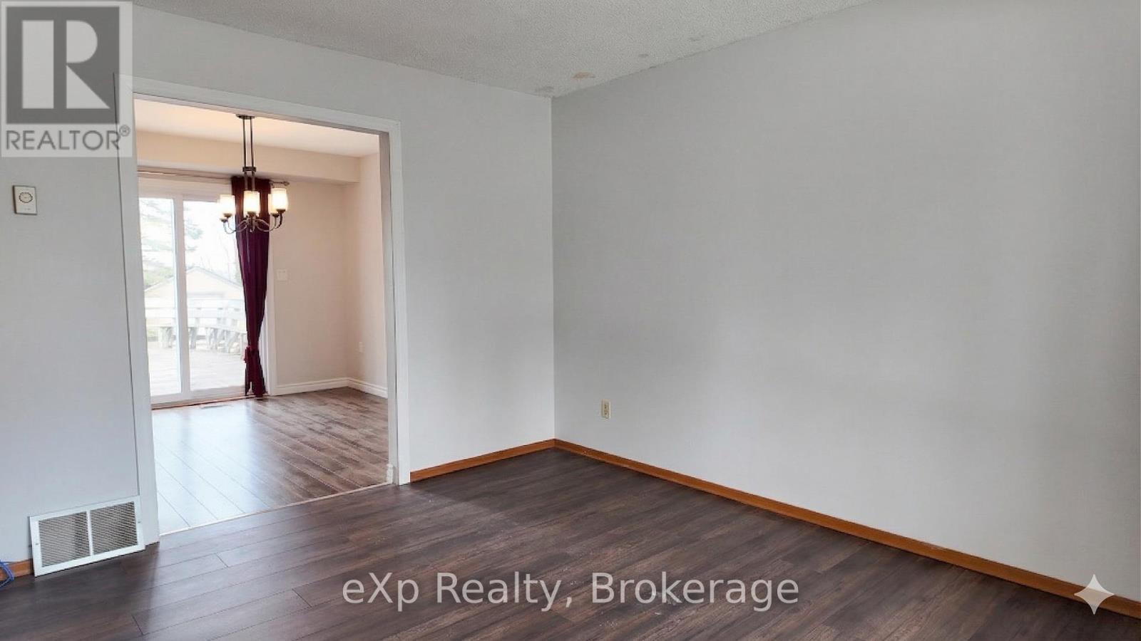 526 Thede Drive, Saugeen Shores, Ontario N0H 2C4 - Photo 6 - X12964894