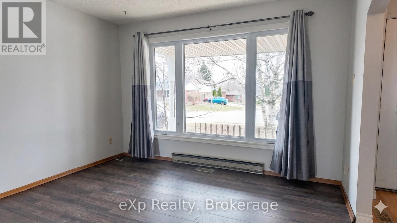 526 Thede Drive, Saugeen Shores, Ontario N0H 2C4 - Photo 7 - X12964894