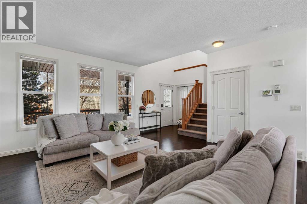 87 Prestwick Close SE, Calgary, Alberta  T2Z 4Y5 - Photo 3 - A2299247