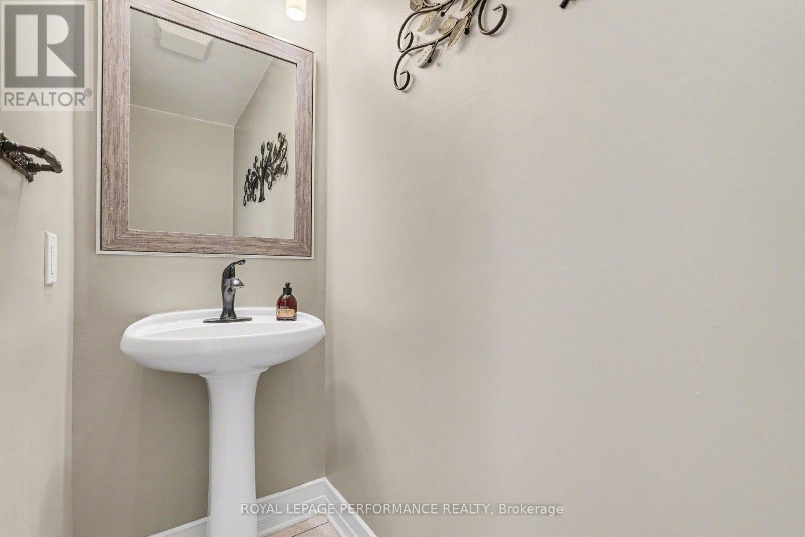 992 Ballantyne Drive, Ottawa, Ontario  K4A 4H4 - Photo 12 - X12963384