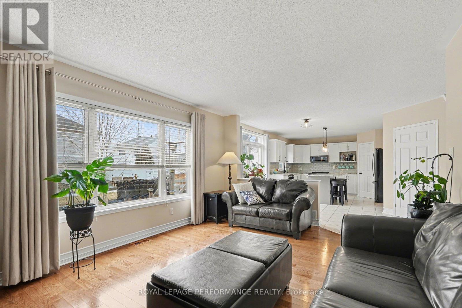 992 Ballantyne Drive, Ottawa, Ontario  K4A 4H4 - Photo 2 - X12963384