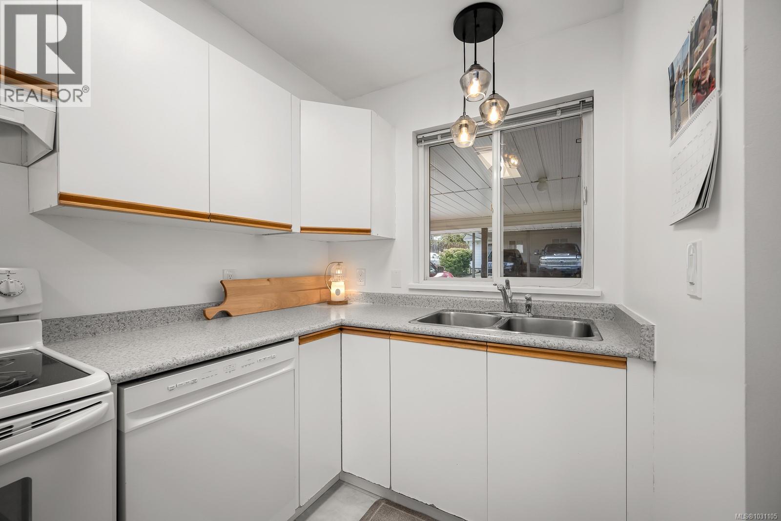 9 2625 Muir Rd, Courtenay, British Columbia  V9N 8Z4 - Photo 9 - 1031105