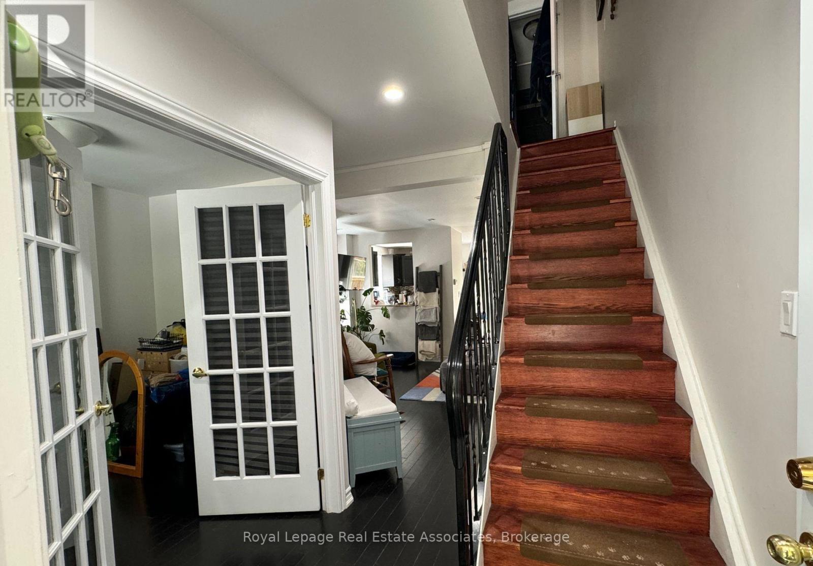 Upper - 60 Ninth Street, Toronto, Ontario M8V 3E3 - Photo 4 - W12856202