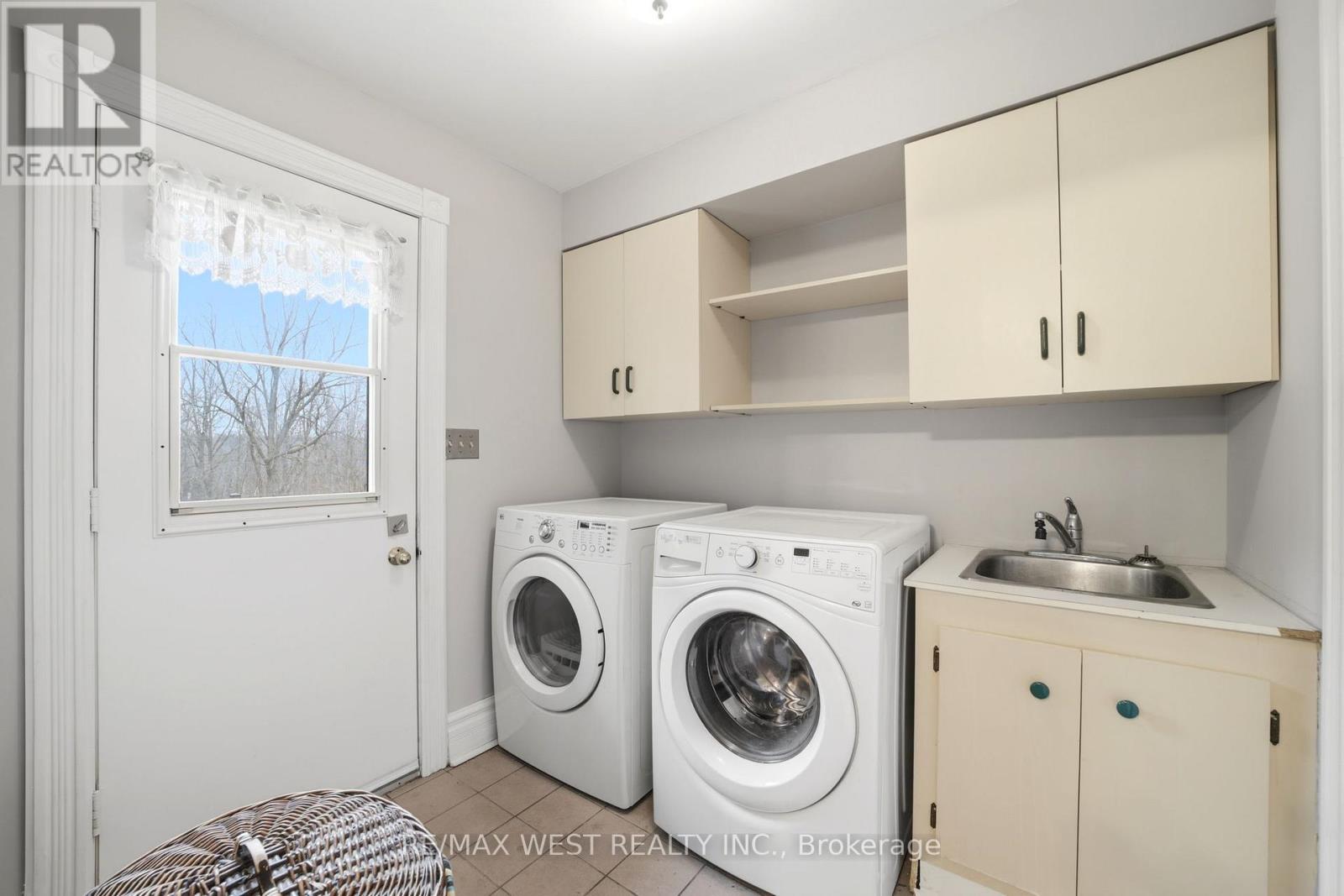 15637 Mclaughlin Road, Caledon, Ontario  L7C 1L9 - Photo 5 - W12964598