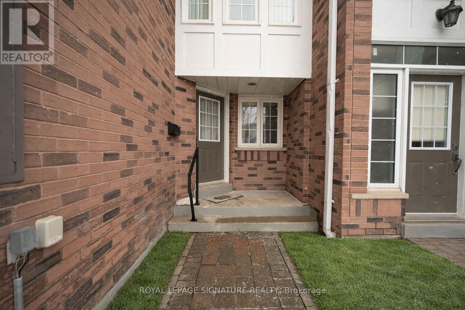 3 Lancewood Crescent, Brampton, Ontario  L6S 5Y6 - Photo 4 - W12834394