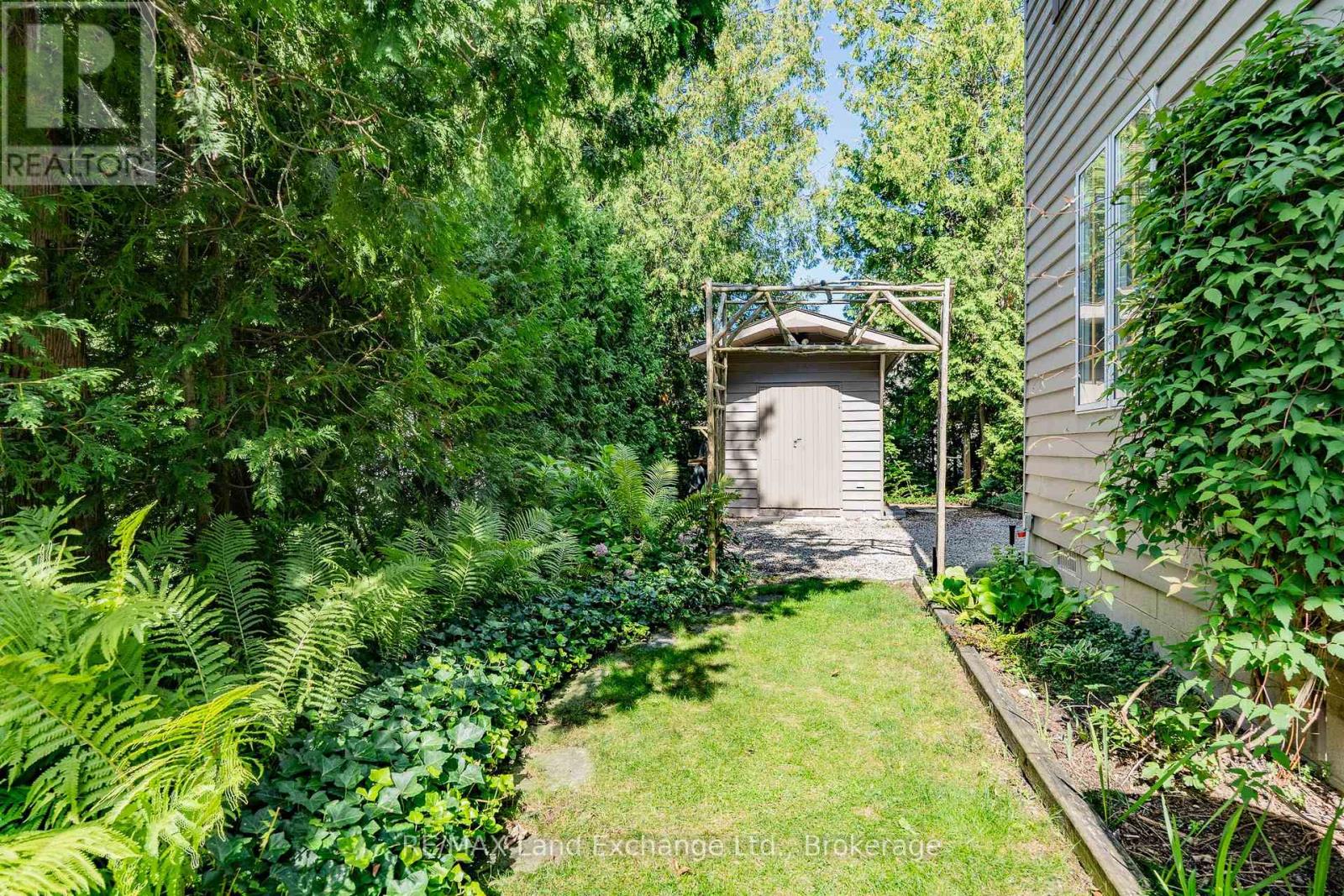 215 Island Street, Saugeen Shores, Ontario  N0H 2L0 - Photo 12 - X12848256