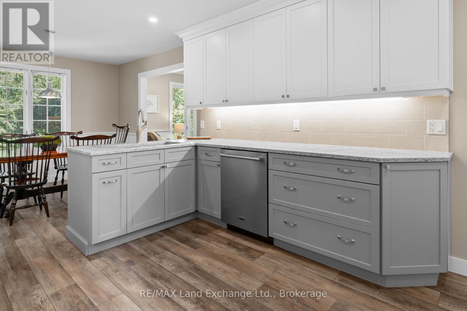 215 Island Street, Saugeen Shores, Ontario  N0H 2L0 - Photo 24 - X12848256