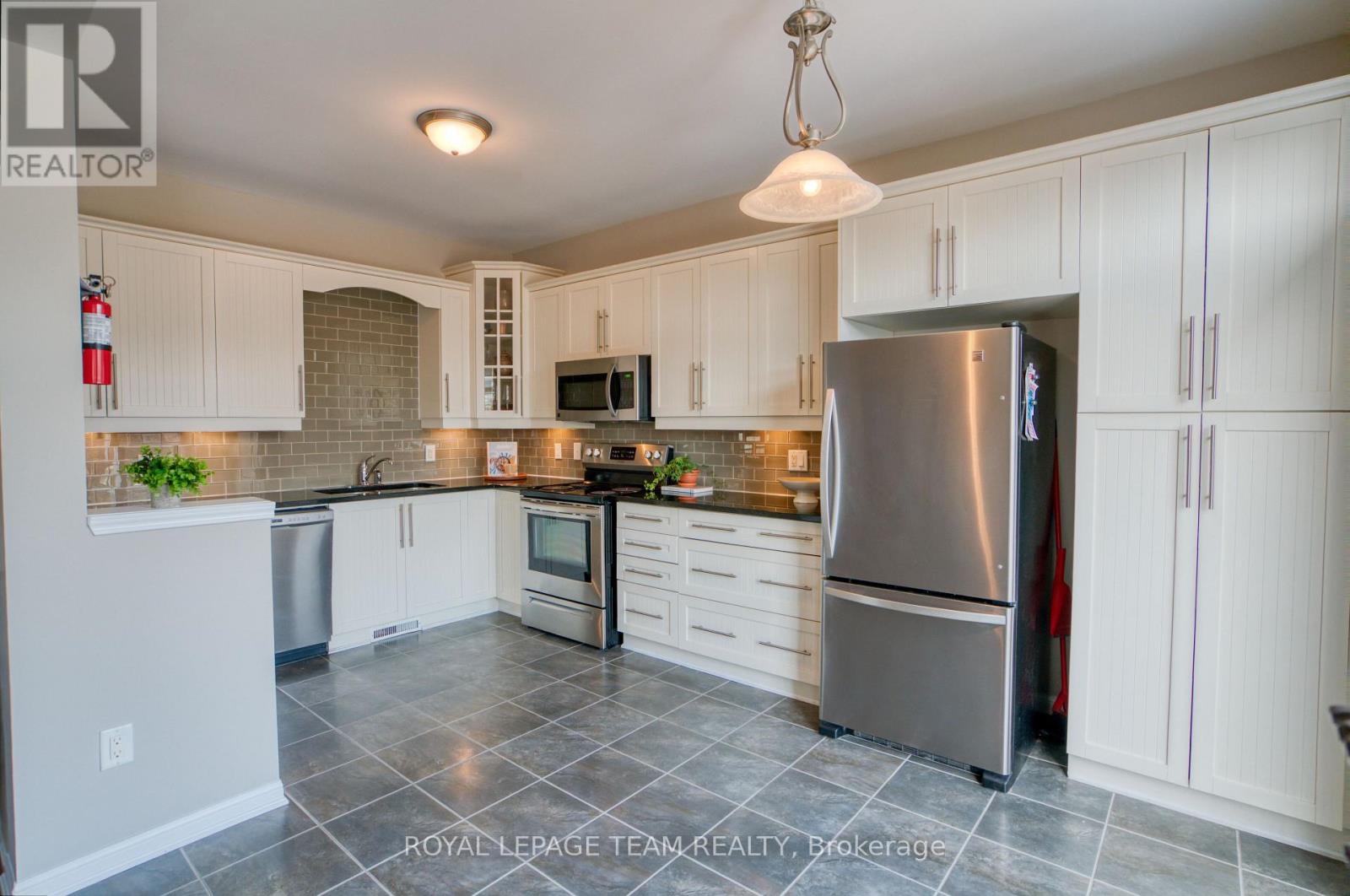 249 Huntsville Drive, Ottawa, Ontario  K2T 0C5 - Photo 21 - X12964786