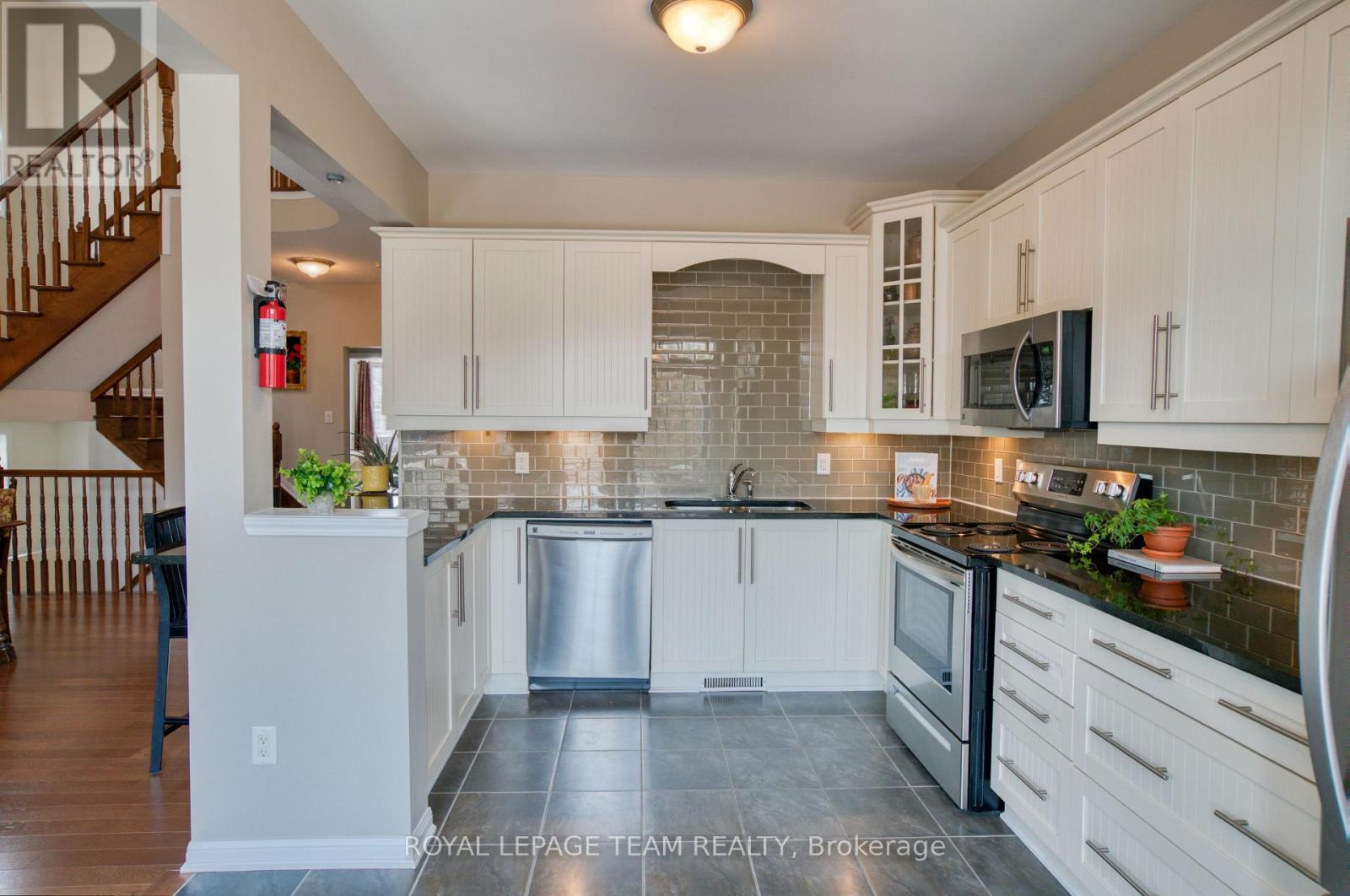 249 Huntsville Drive, Ottawa, Ontario  K2T 0C5 - Photo 22 - X12964786