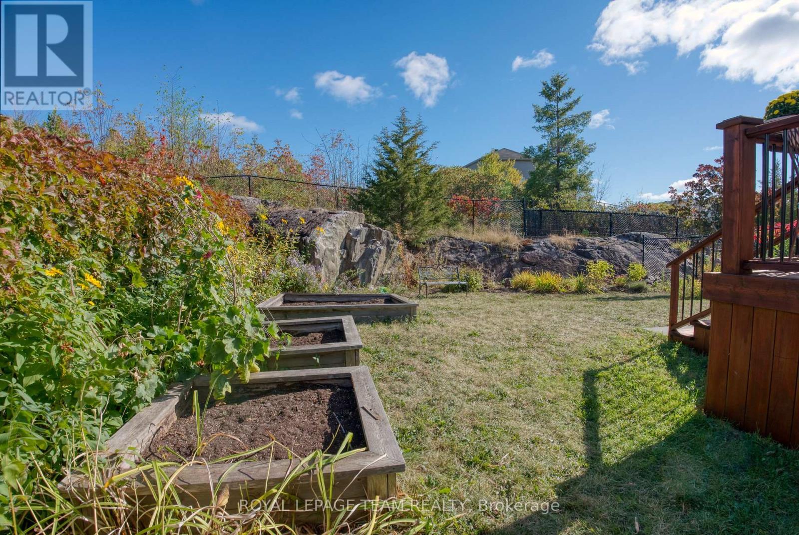 249 Huntsville Drive, Ottawa, Ontario  K2T 0C5 - Photo 37 - X12964786