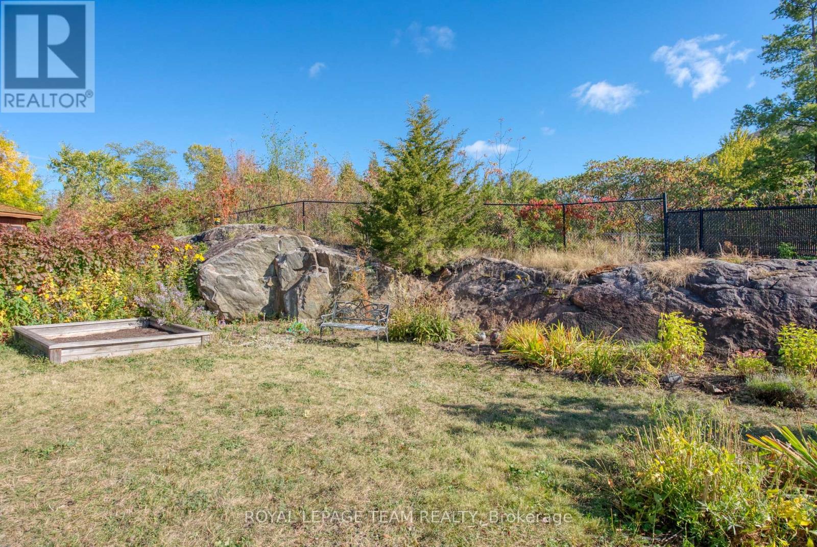 249 Huntsville Drive, Ottawa, Ontario  K2T 0C5 - Photo 42 - X12964786