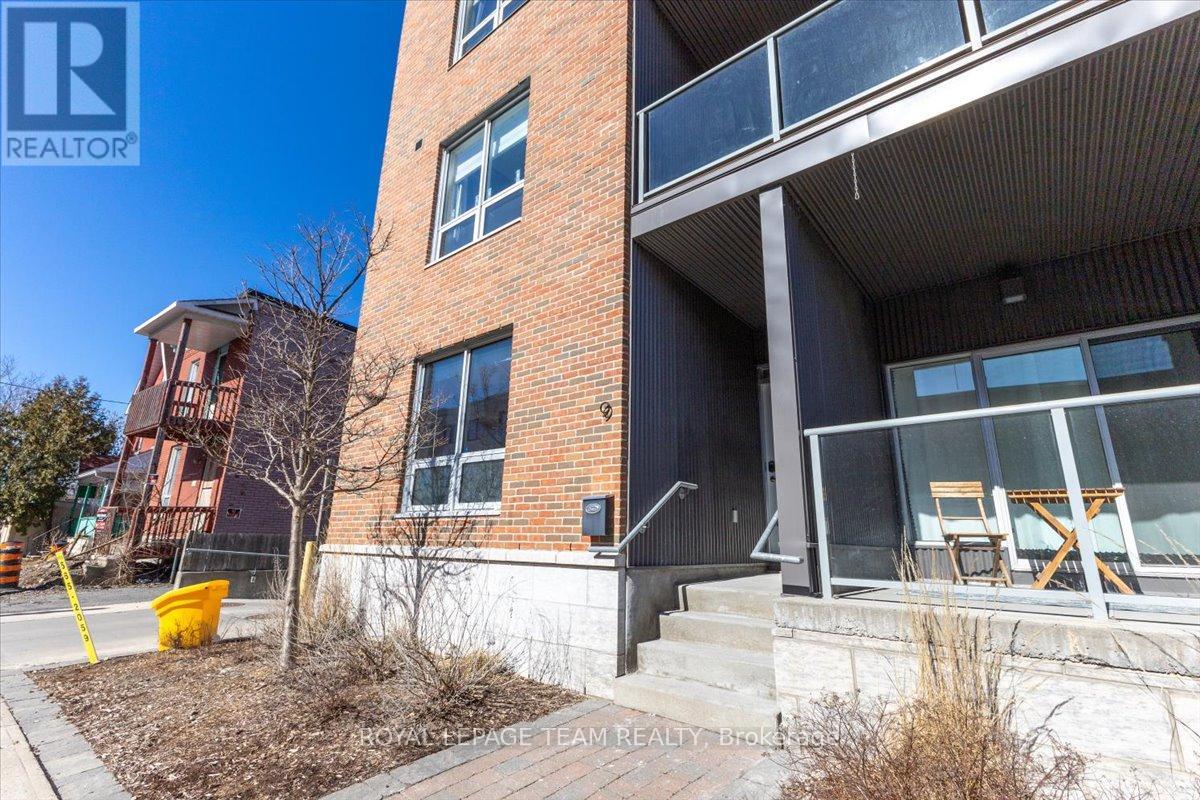 9 Balsam Street, Ottawa, Ontario  K1R 7K6 - Photo 3 - X12964806