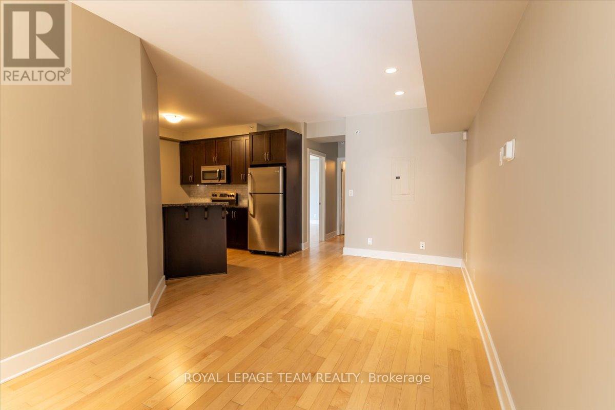 9 Balsam Street, Ottawa, Ontario  K1R 7K6 - Photo 9 - X12964806